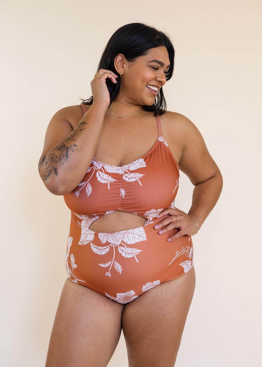 Low cut one hot sale piece swimsuit plus size